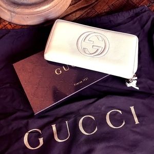 Gucci Soho Leather Zip-Around Wallet